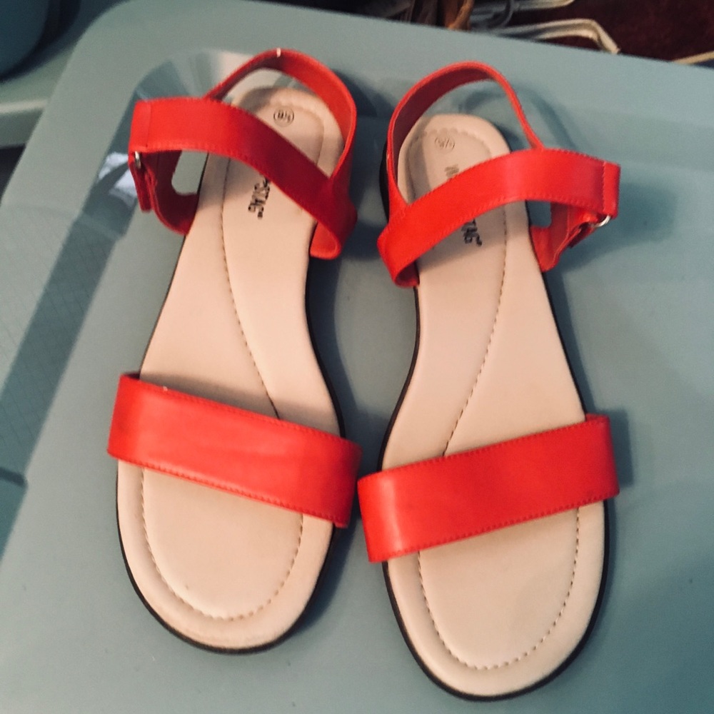 White stag sandals